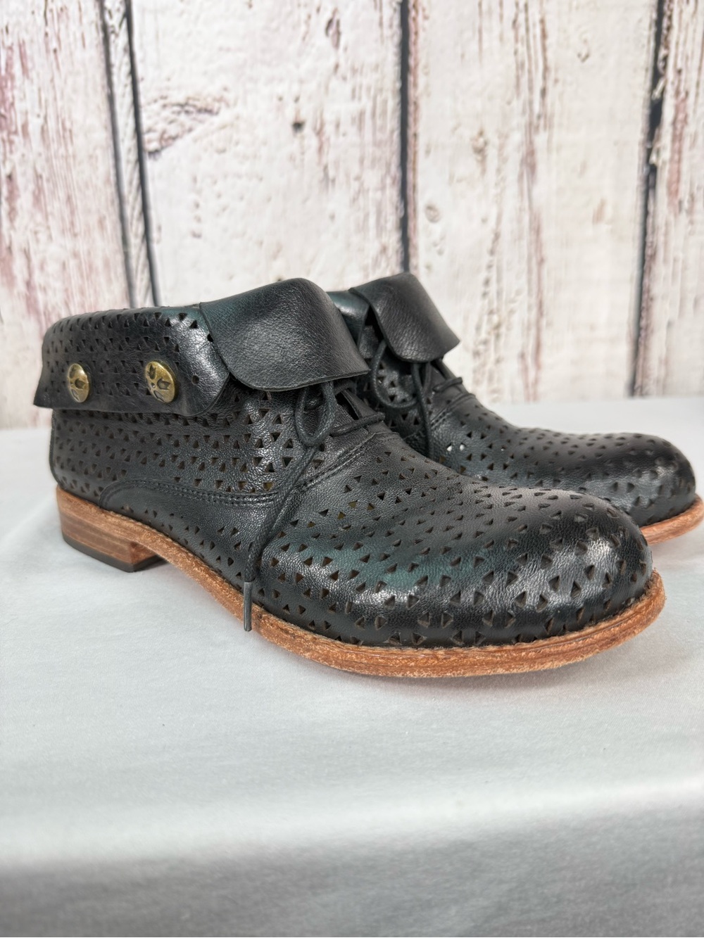 Patricia Nash Sabrina Perforated Leather Ankle Booties Boots Shoes SZ 5 1/2 EUC